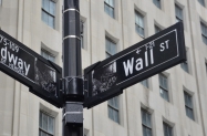 WALL STREET: Indeksi porasli, cijene nafte i prinosi pali