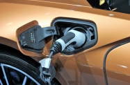 Kina strožim propisima ublažava rizik od požara u električnim automobilima