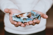 Oko 38 posto građana štedi, dok je svaki treći u minusu