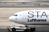 Lufthansa u gubitku u prvoj polovini godine