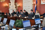 Na Vladi prodaja CO i HPB-a te potro�a�ko kreditiranje 