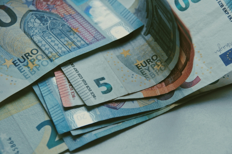 Prosječna mjesečna isplaćena neto plaća za lipanj u Hrvatskoj iznosila je 1.555 eura Prosječna mjesečna isplaćena neto plaća za lipanj u Hrvatskoj iznosila je 1.555 eura