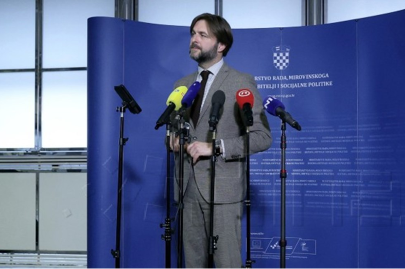 Financijsku pismenost ′uvesti što je moguće ranije′ u školski sustav Financijsku pismenost ′uvesti što je moguće ranije′ u školski sustav