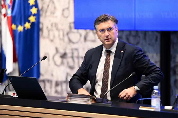 Plenković najavio jesenski paket mjera za ublažavanje energetske krize Plenković najavio jesenski paket mjera za ublažavanje energetske krize