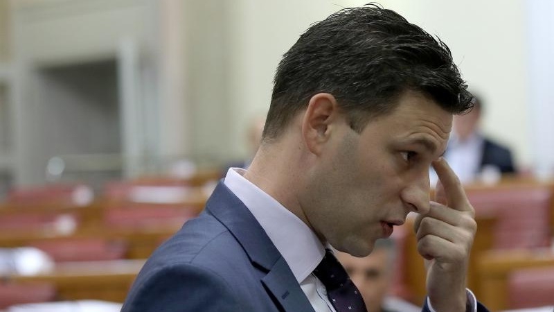 Petrov podnio ostavku na mjesto predsjednika Sabora!