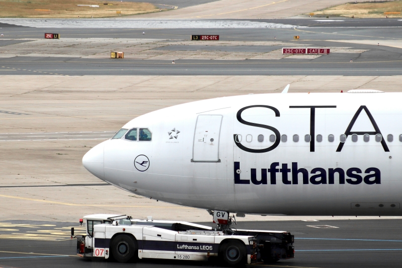 Lufthansa u gubitku u prvoj polovini godine